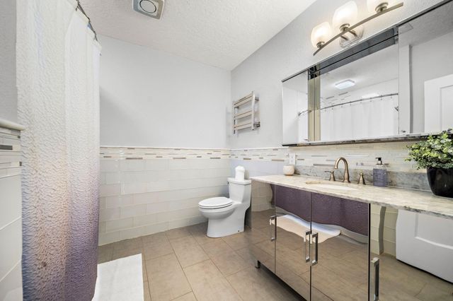1635 Castle Court, Houston, TX 77006