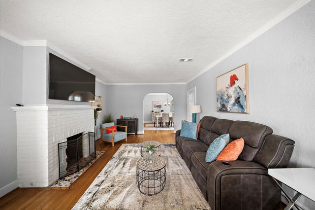 1635 Castle Court, Houston, TX 77006