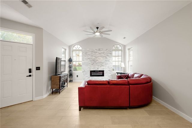 1608 Saint Andrews Dr, South Strabane, PA 15301