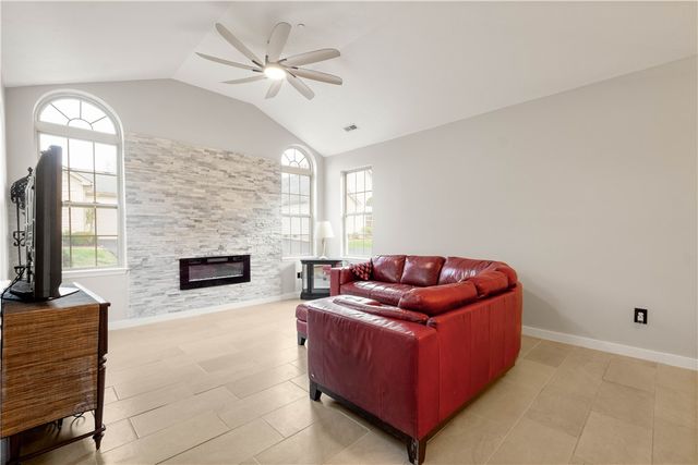 1608 Saint Andrews Dr, South Strabane, PA 15301