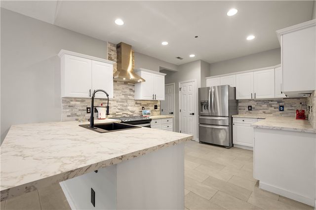 1608 Saint Andrews Dr, South Strabane, PA 15301