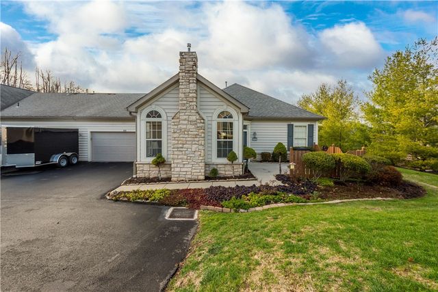 1608 Saint Andrews Dr, South Strabane, PA 15301