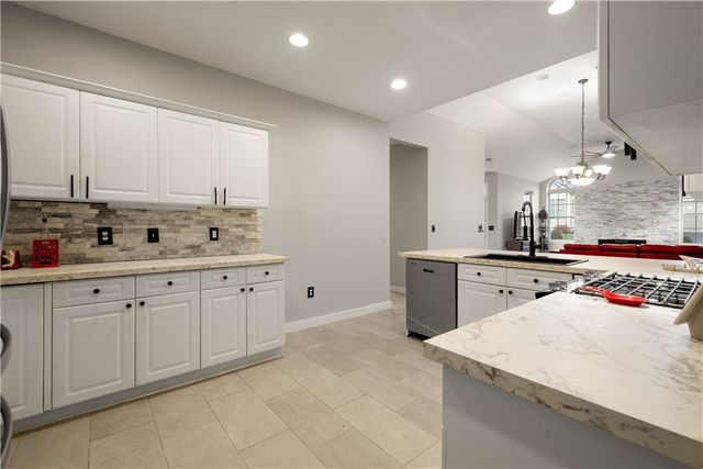 1608 Saint Andrews Dr, South Strabane, PA 15301