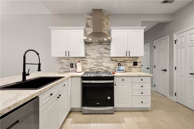 1608 Saint Andrews Dr, South Strabane, PA 15301