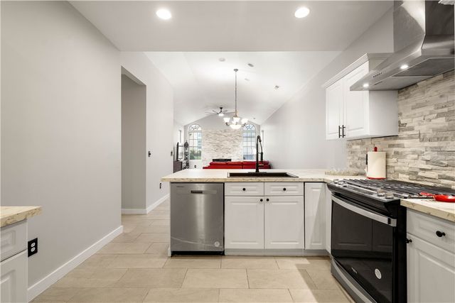 1608 Saint Andrews Dr, South Strabane, PA 15301