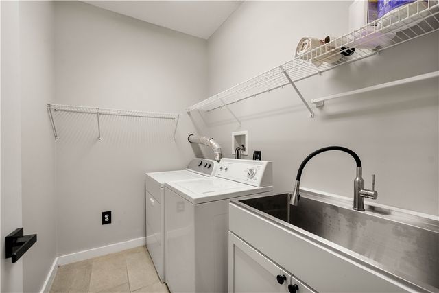 1608 Saint Andrews Dr, South Strabane, PA 15301