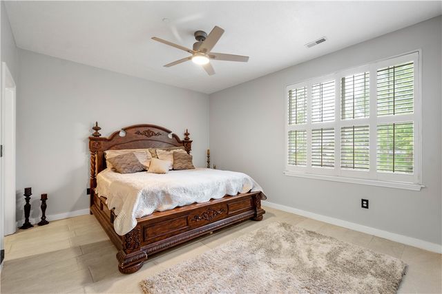 1608 Saint Andrews Dr, South Strabane, PA 15301