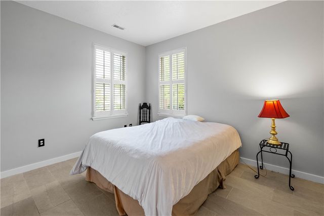 1608 Saint Andrews Dr, South Strabane, PA 15301