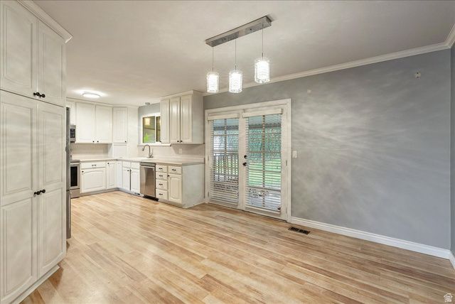 2196 E THISTLEWOOD WAY, Sandy, UT 84092