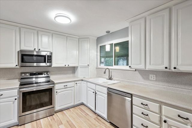 2196 E THISTLEWOOD WAY, Sandy, UT 84092