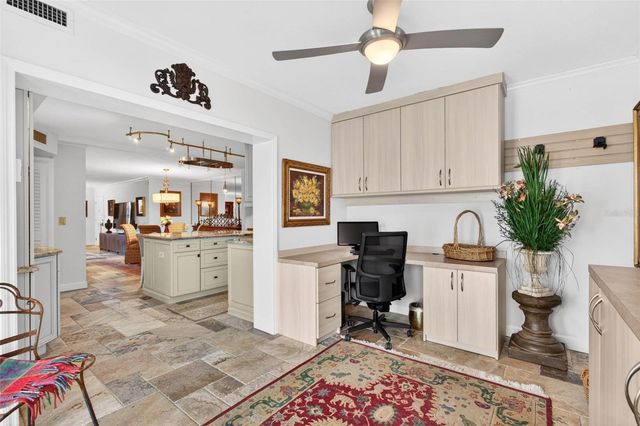 1065 EDEN ISLE BOULEVARD NE 2, St Petersburg, FL 33704