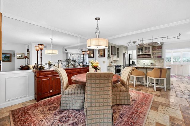 1065 EDEN ISLE BOULEVARD NE 2, St Petersburg, FL 33704