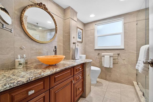 1065 EDEN ISLE BOULEVARD NE 2, St Petersburg, FL 33704