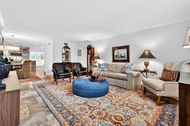 1065 EDEN ISLE BOULEVARD NE 2, St Petersburg, FL 33704