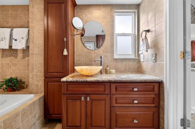 1065 EDEN ISLE BOULEVARD NE 2, St Petersburg, FL 33704