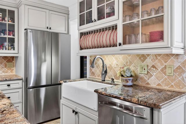 1065 EDEN ISLE BOULEVARD NE 2, St Petersburg, FL 33704