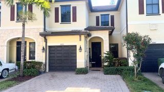 10315 W 32nd Ln, Hialeah, FL 33018
