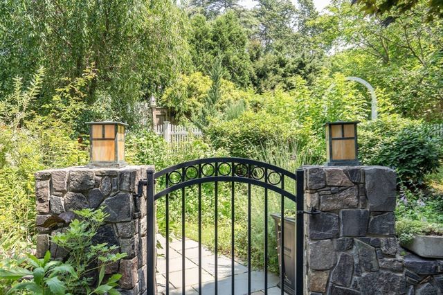 55-B Hancock St, Lexington, MA 02420