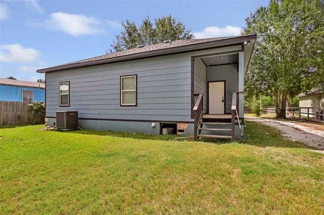 1031 County Road 3404, Cleveland, TX 77327
