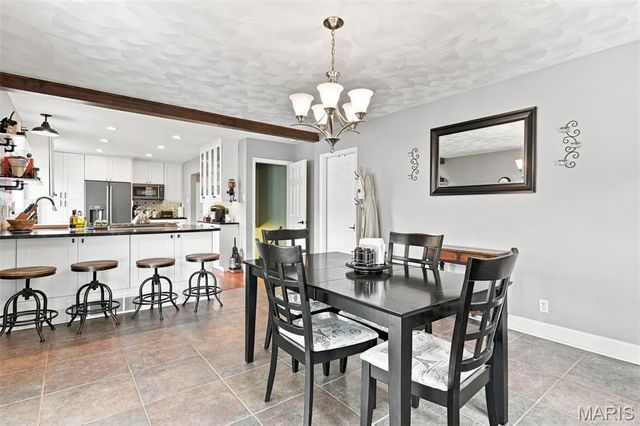 9944 Knollshire Drive, St Louis, MO 63123