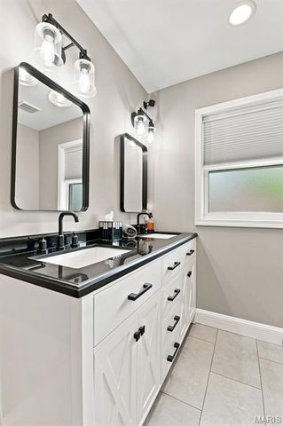 9944 Knollshire Drive, St Louis, MO 63123