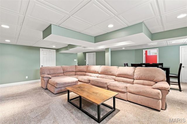 9944 Knollshire Drive, St Louis, MO 63123