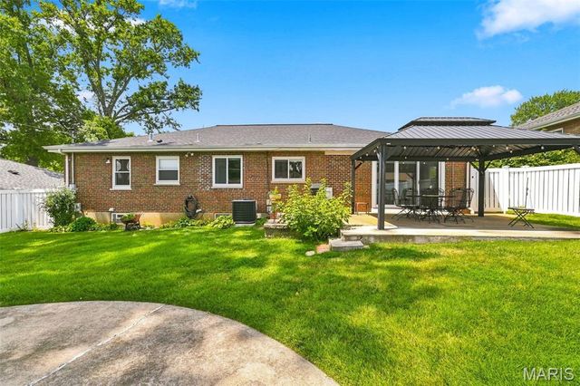 9944 Knollshire Drive, St Louis, MO 63123