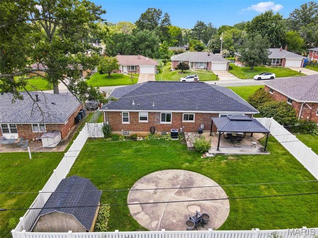 9944 Knollshire Drive, St Louis, MO 63123