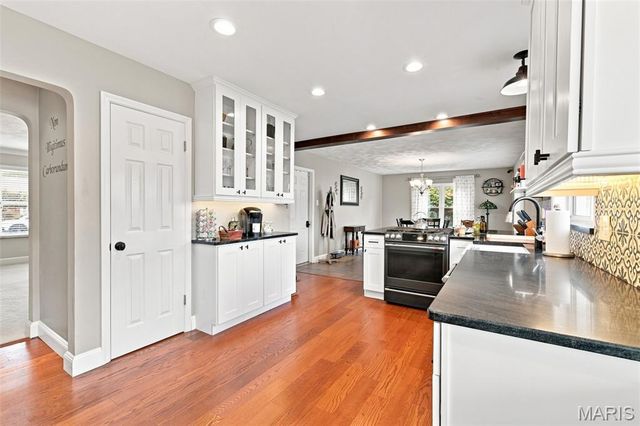 9944 Knollshire Drive, St Louis, MO 63123