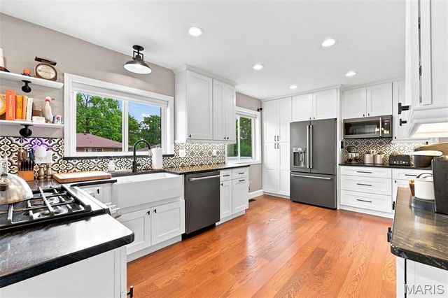 9944 Knollshire Drive, St Louis, MO 63123