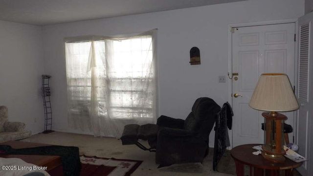 9810 Tucson Ct, Louisville, KY 40223