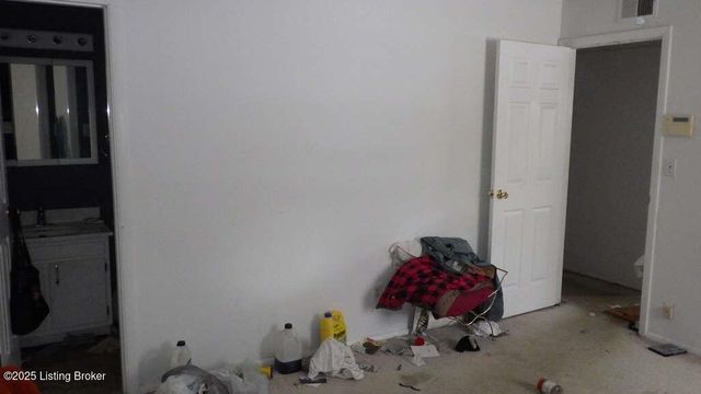 9810 Tucson Ct, Louisville, KY 40223