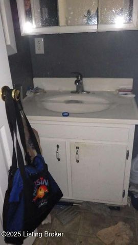 9810 Tucson Ct, Louisville, KY 40223