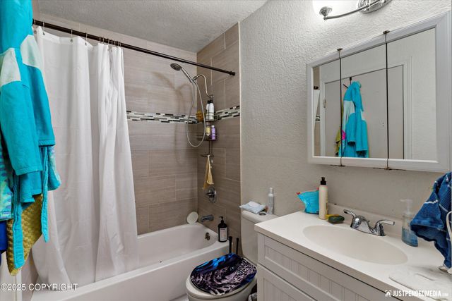 8510 Moss Court, Anchorage, AK 99504