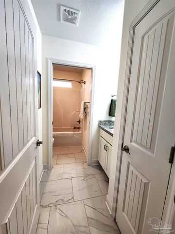 5902 Creek Side Cir, Pensacola, FL 32504