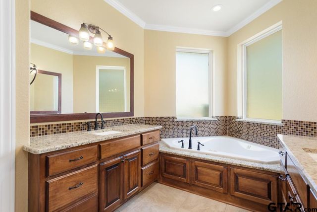 610 FM 2010, Chandler, TX 75758