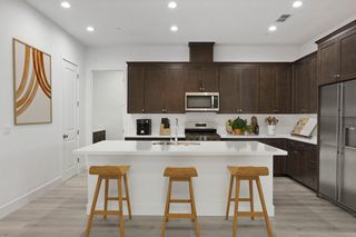 2214 Paramount Ln, Manteca, CA 95337