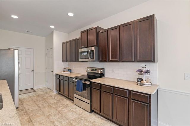 5122 Moseley Drive, Clemmons, NC 27012