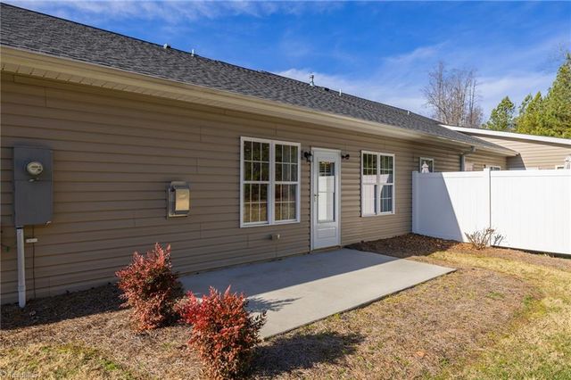 5122 Moseley Drive, Clemmons, NC 27012