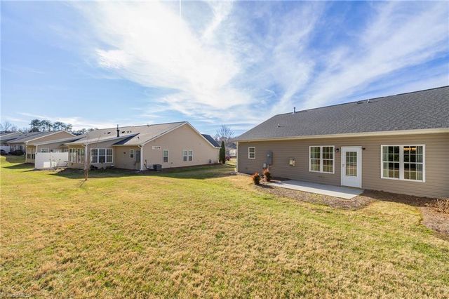 5122 Moseley Drive, Clemmons, NC 27012