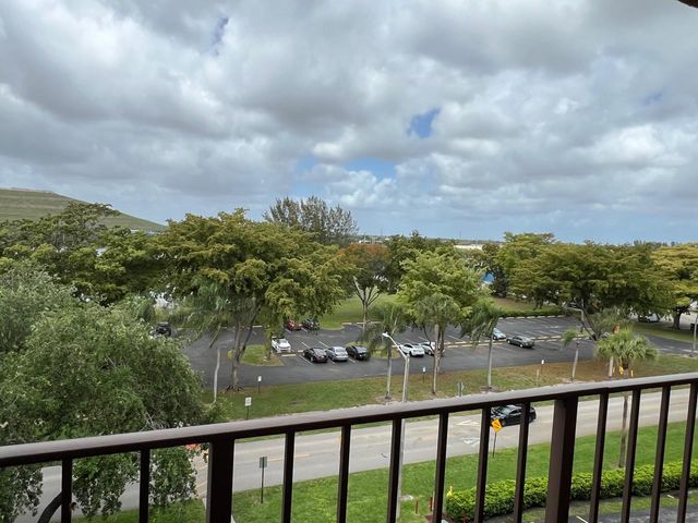4570 NW 18th Avenue 606, Deerfield Beach, FL 33064