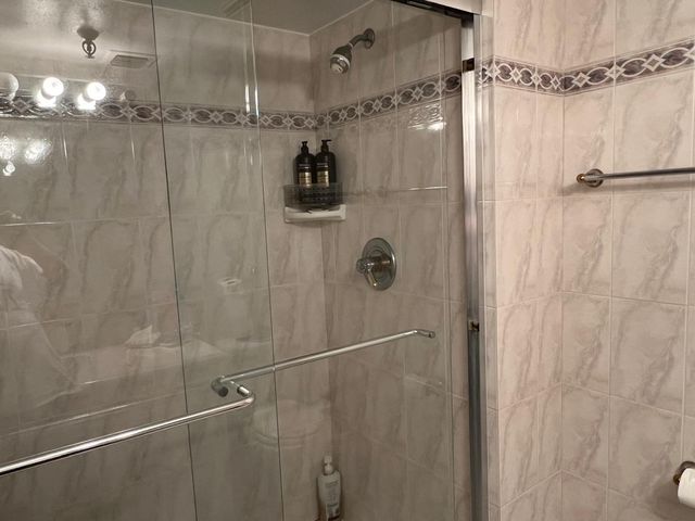 4570 NW 18th Avenue 606, Deerfield Beach, FL 33064