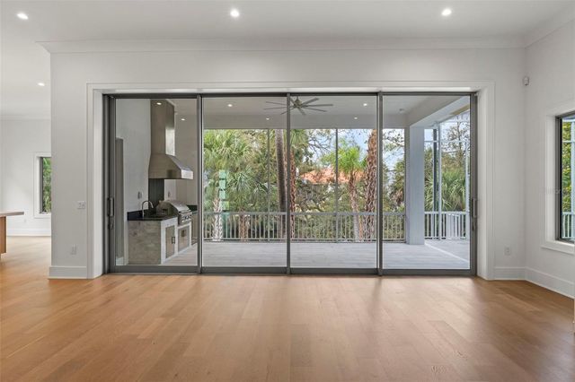 423 S ROYAL POINCIANA DRIVE, Tampa, FL 33609