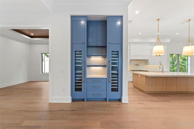 423 S ROYAL POINCIANA DRIVE, Tampa, FL 33609