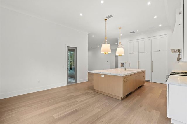 423 S ROYAL POINCIANA DRIVE, Tampa, FL 33609