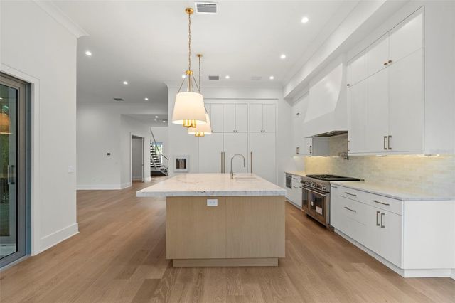 423 S ROYAL POINCIANA DRIVE, Tampa, FL 33609