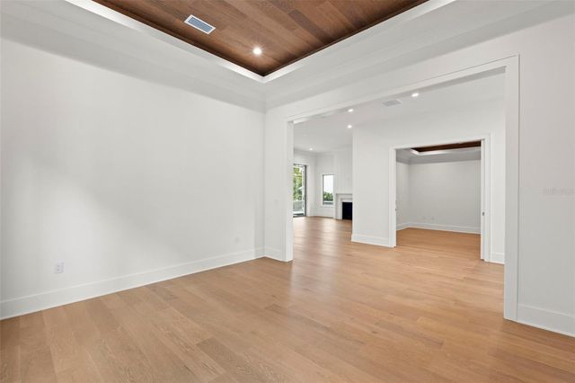 423 S ROYAL POINCIANA DRIVE, Tampa, FL 33609