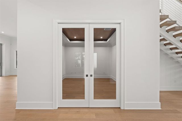 423 S ROYAL POINCIANA DRIVE, Tampa, FL 33609