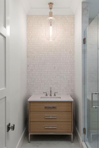 423 S ROYAL POINCIANA DRIVE, Tampa, FL 33609