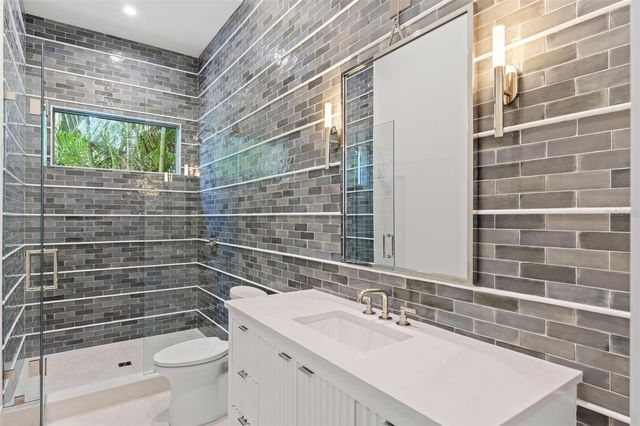 423 S ROYAL POINCIANA DRIVE, Tampa, FL 33609